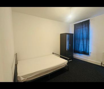 4 Bed Terraced House, Somerby Road, IG11 - Photo 5