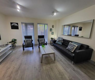 4 bedroom end of terrace house to rent - Photo 3