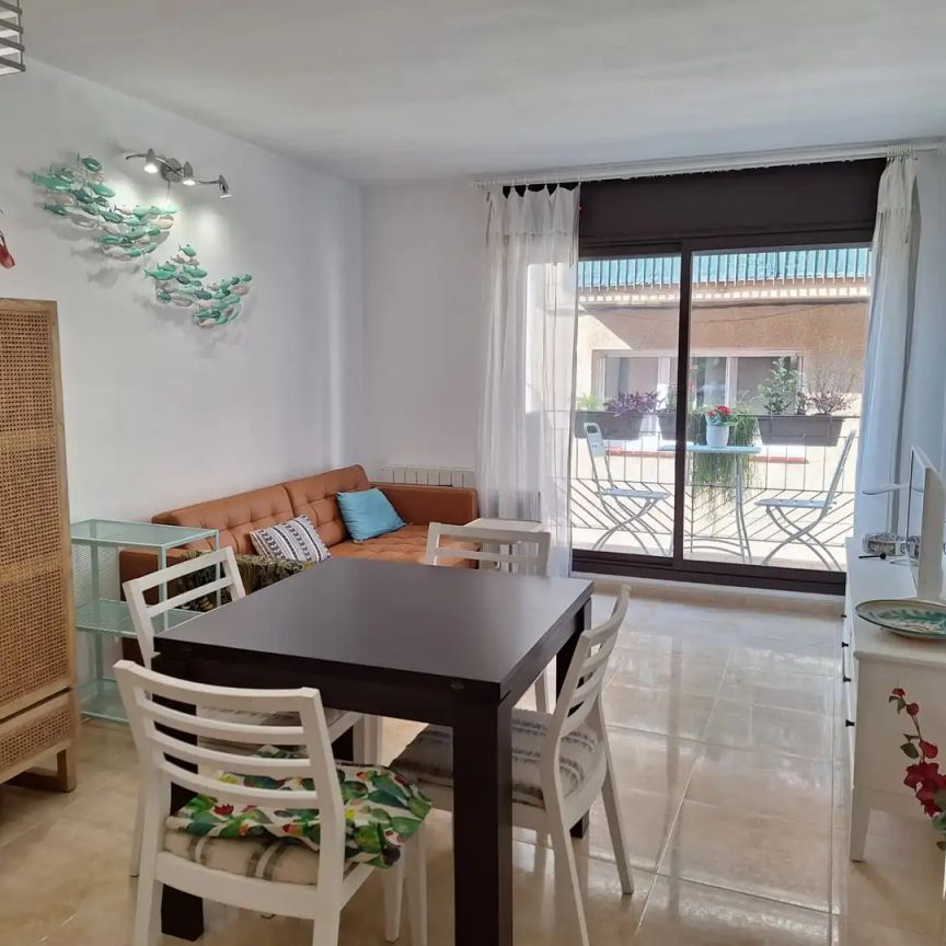 Apartamento de alquiler en Carrer Josep Fàbrega I Pou, 98, Centre - Photo 1