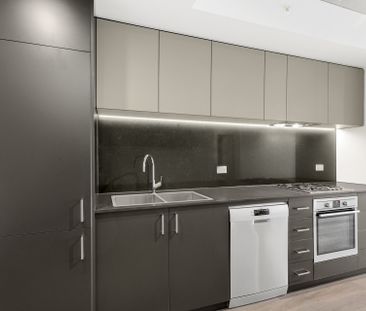 Style, Privacy, and Riverfront views - Photo 3