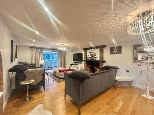 Waingels Road, Lands End Twyford, RG10 - Photo 1