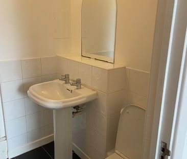 2 Bed Flat, Memorial Heights, IG2 - Photo 6