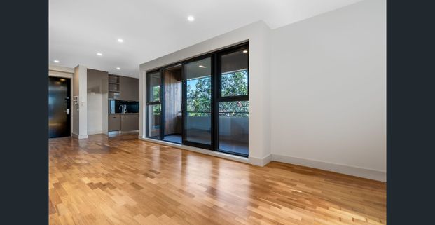 Modern Townhouse with City View - Photo 1