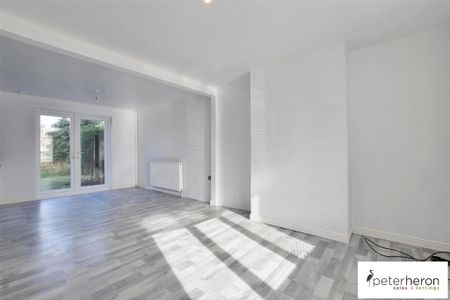 3 bedroom semi-detached house to rent - Photo 2