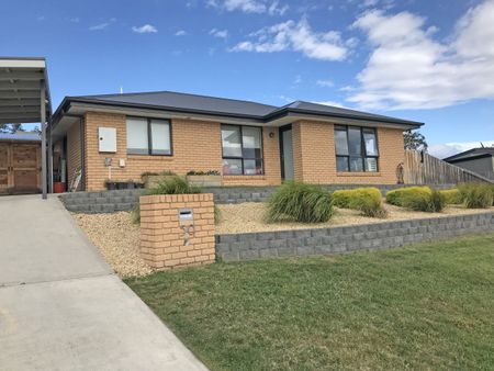 Family home in new homes area - Photo 5