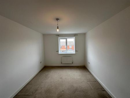 4 bedroom semi-detached house to rent - Photo 4