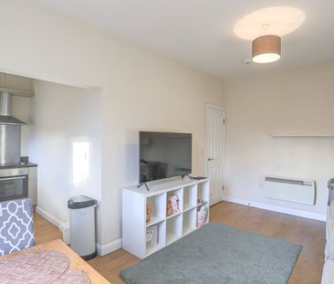 2 Bed Flat, Manor Grove, LS7 - Photo 2