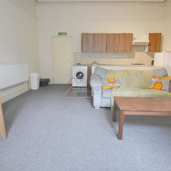 2 bedroom ground floor flat to rent - Photo 1