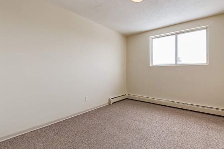 3 Bedroom - Photo 4