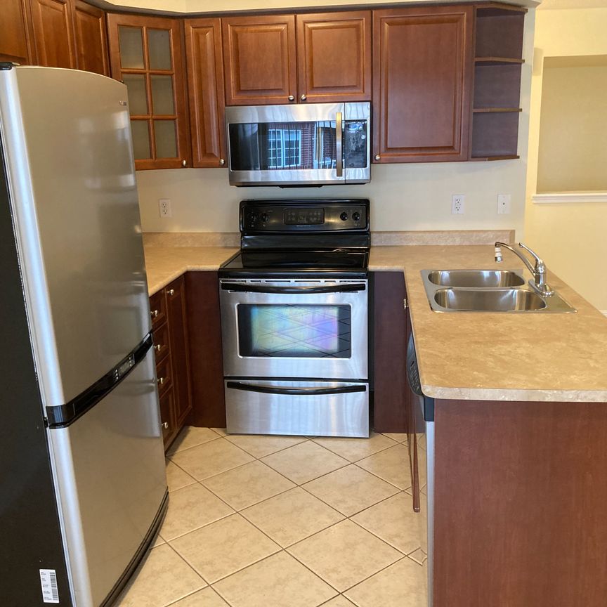 For Lease - 730 Neighbourhood Circle Unit# 4, Mississauga, Ontario - Photo 1
