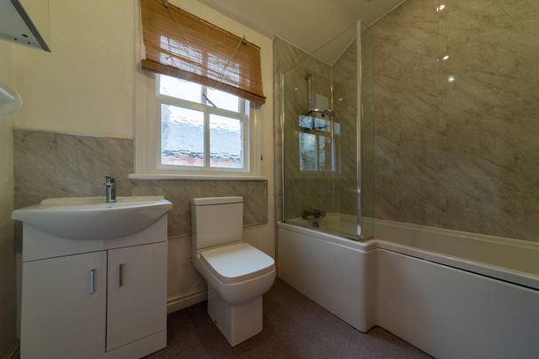 3 Bed Semi-Detached House, Oakfields Road, NG2 - Photo 1