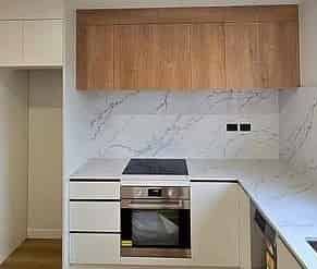 Stylish 2-Bedroom Townhouse - Prime Location - Photo 3