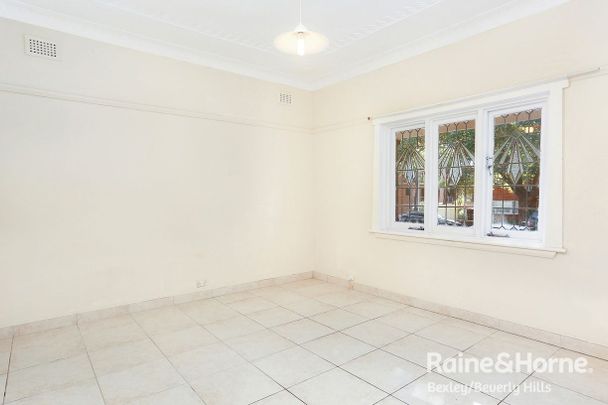 2 BEDROOM HOME IN THE HEART OF CAMPSIE! - Photo 1