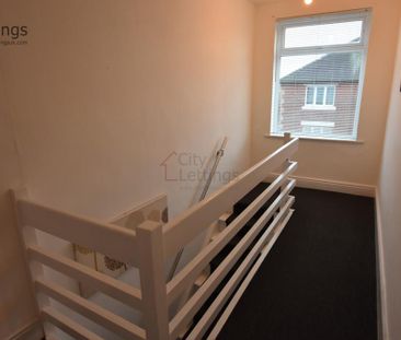 4 bedroom end of terrace house to rent - Photo 2