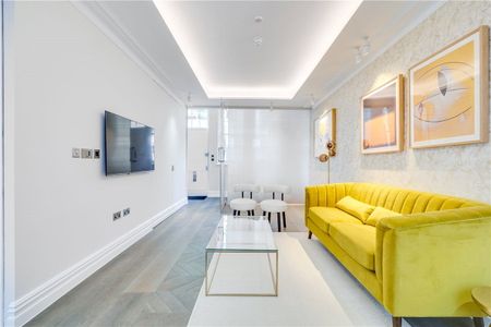 A comprehensively refurbished three storey mews house of just over 2500 sq ft offering flexible accommodation as a 4 to 5 bedroom home with patio and integral garage. EPC rating: D - Photo 3