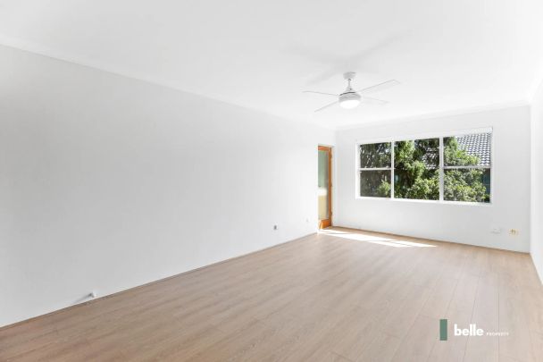 Spacious 2-Bedroom Unit with Park Views – Prime Location! - Photo 1