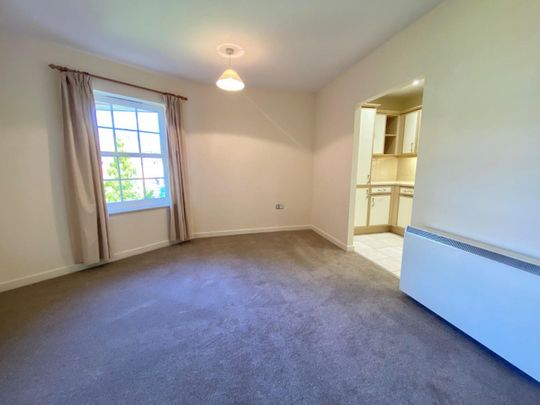 2 bedroom Flat To Let - Photo 1