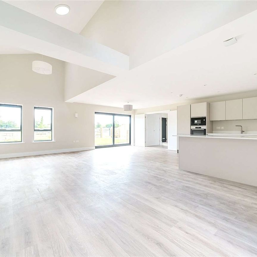 A stylishly presented contemporary home in charming rural location. - Photo 1