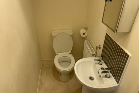 Tamarisk Drive, Caister-on-Sea, GREAT YARMOUTH - Photo 2