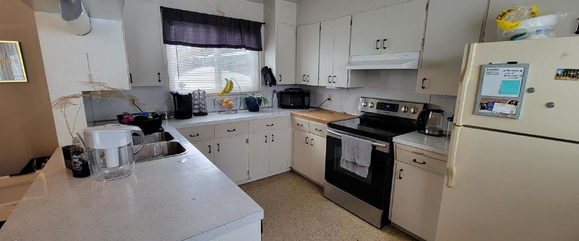 300-041 - 2035 & 2047 McBride Crescent - 2047 - Photo 1