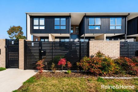 Modern Living in Throsby - Photo 5