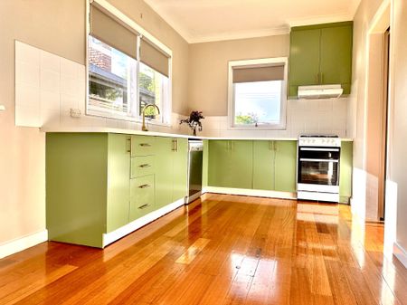 Charming 3-Bedroom Family Home in Alfredton – Perfectly Positioned! - Photo 5