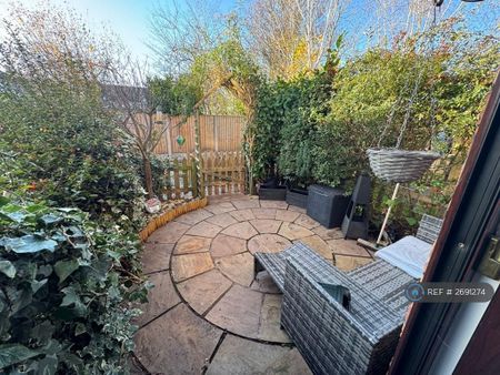 2 bedroom terraced house to rent - Photo 2