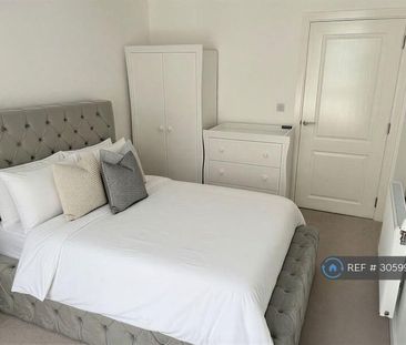 1 bedroom in a flat share to rent - Photo 3