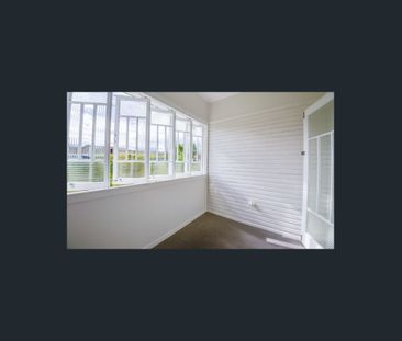 Neat and Tidy Home in Booval! - Photo 5