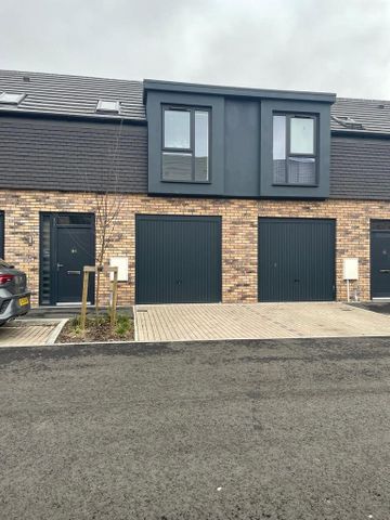 4 bedroom terraced house to rent - Photo 5