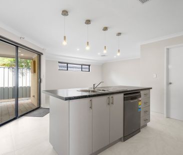 Beautifully Renovated 4-Bedroom Home - Ready for Lease! - Photo 4