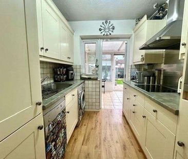 Ashford, Elgin Avenue, TW15 - Photo 2