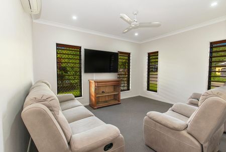 SPACIOUS FAMILY LIVING + MEDIA ROOM + SOLAR + NO REAR NEIGHBOURS - Photo 5