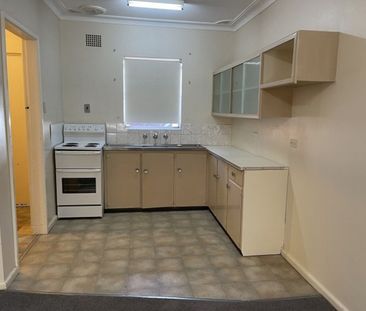 Tidy 2 Bedroom Unit in West - Photo 2