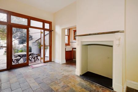 2 Bed, 1 Bath - Photo 5