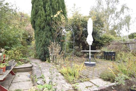 3 bedroom semi-detached house to rent - Photo 2