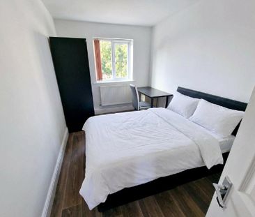 3 bedroom flat to rent - Photo 6