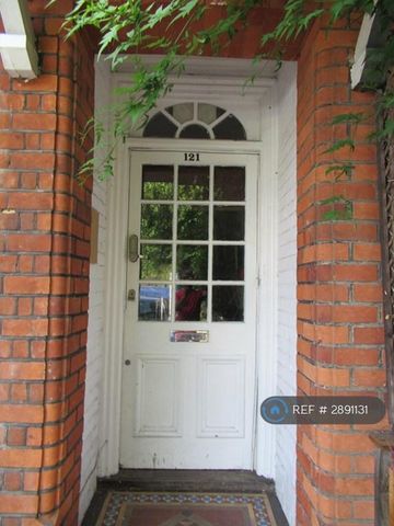 1 bedroom in a house share to rent - Photo 2