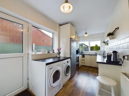 3 bedroom detached house to rent - Photo 3