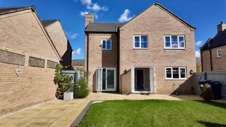 4 bedroom detached house to rent - Photo 3