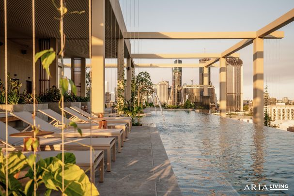 An Executive Apartment Retreat — Where Parkfront Meets City Skyline - Photo 1