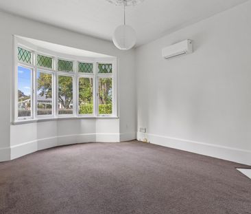 Renovated 2 Bedroom Flat in Character House - Photo 1