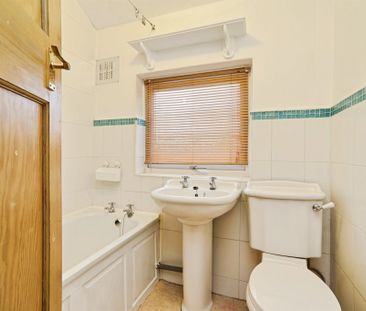 Burley Wood Crescent, Leeds - Photo 5