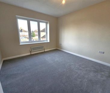 4 bedroom detached house to rent - Photo 2