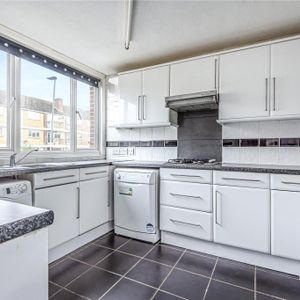 3 Bed Terraced House, Howthorn Grove, SE20 - Photo 3