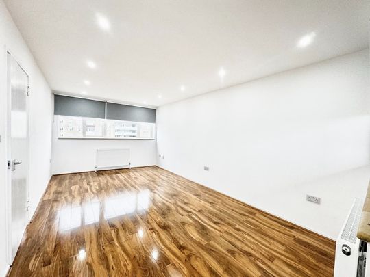 2 Bed Flat, Walden House, SW11 - Photo 1