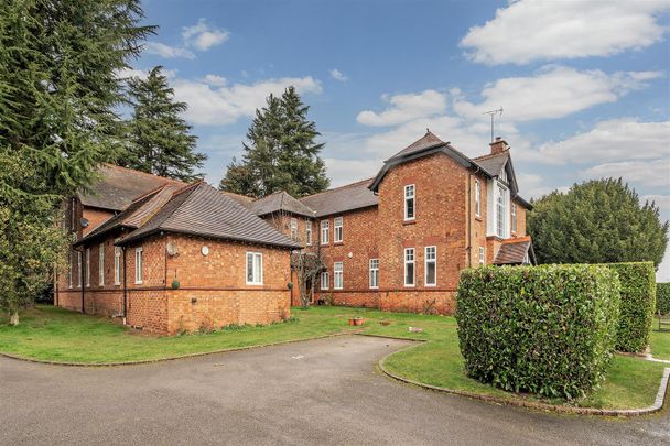 2 bed semi-detached bungalow to rent in Catherines Close, Solihull, B91 - Photo 1