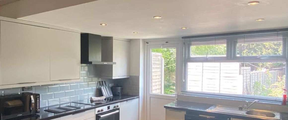 Doncaster Road Room 3 - Photo 1