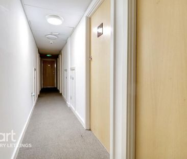 1 bedroom in a flat share to rent - Photo 5