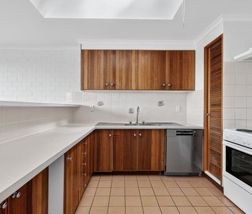 32 Sulman Place, Swinger Hill ACT 2606 - House For Rent | Domain - Photo 2